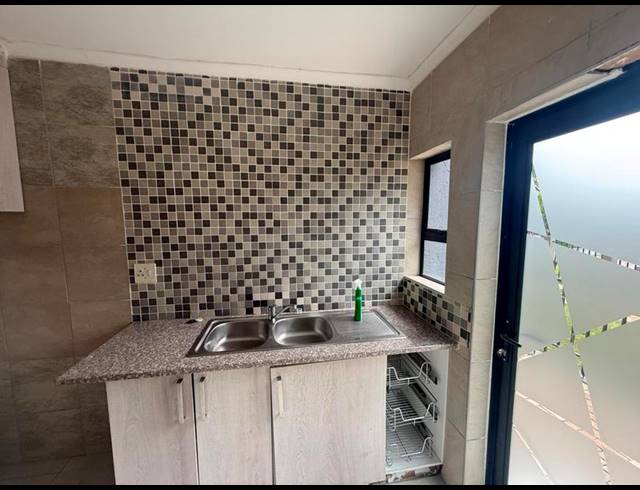 4 BEDROOM PROPERTY TO RENT IN SUMMERFIELDS ESTATE